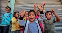 Bimbi di Kobane: per sostenere gli orfani di chi combatte l’Isis alt